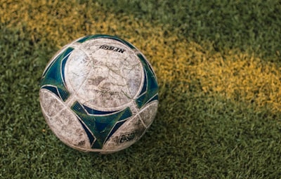 نادي ليفربول ضد مانشستر سيتيصراع العمالقة في الدوري الإنجليزي الممتاز
